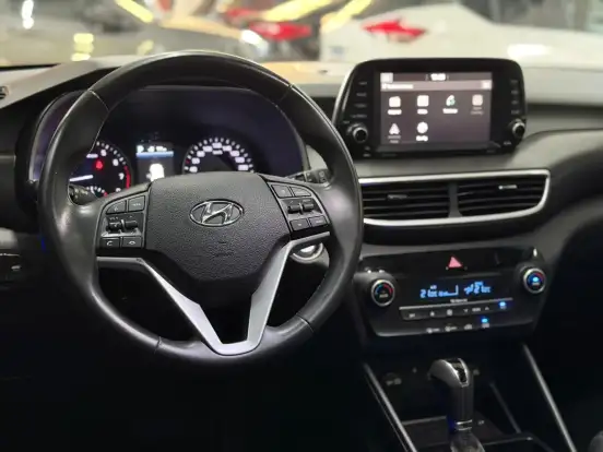 HYUNDAI-TUCSON-2024