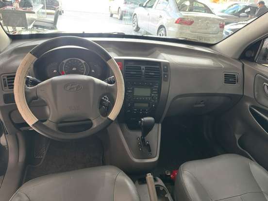 HYUNDAI-TUCSON-2010