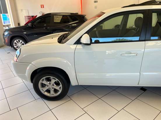 HYUNDAI-TUCSON-2.0 MPFI GLS BASE 16V 143CV 2WD FLEX 4P AUTOMÁTICO HYUNDAI-TUCSON-2016