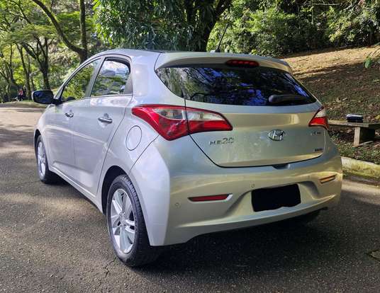 HYUNDAI-HB20-2015