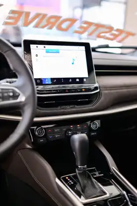JEEP-COMMANDER-2025