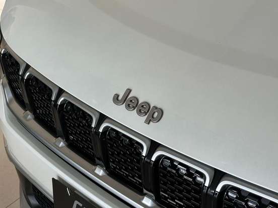 JEEP-COMMANDER-2024