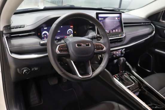 JEEP-COMMANDER-2024