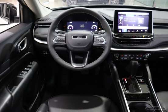 JEEP-COMMANDER-2024
