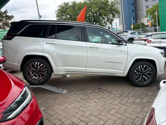 JEEP-COMMANDER-1.3 T270 TURBO FLEX OVERLAND AT6 JEEP-COMMANDER-2025