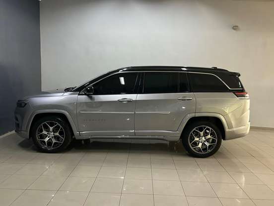 JEEP-COMMANDER-2024