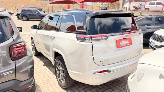 JEEP-COMMANDER-2023