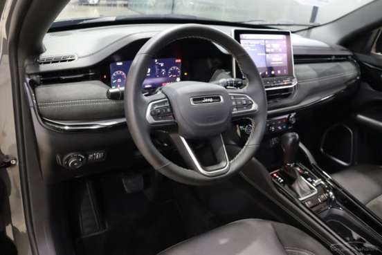 JEEP-COMMANDER-2024
