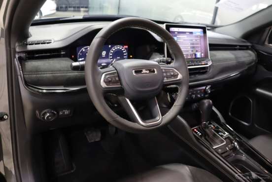 JEEP-COMMANDER-2024