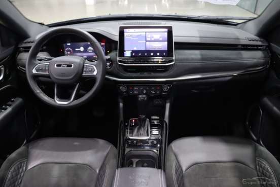 JEEP-COMMANDER-2024