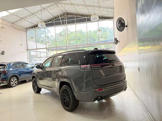 JEEP-COMMANDER-2.0 HURRICANE 4 TURBO GASOLINA BLACKHAWK AT9 JEEP-COMMANDER-2026