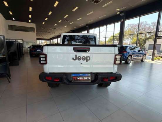 JEEP-GLADIATOR-2023