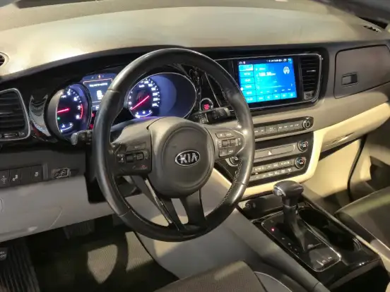 KIA-CARNIVAL-2017