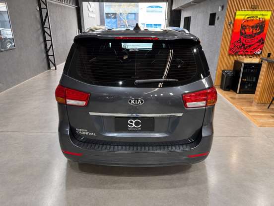 KIA-CARNIVAL-2016