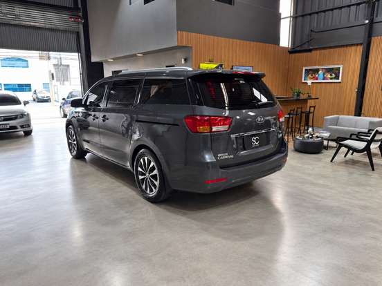 KIA-CARNIVAL-2016