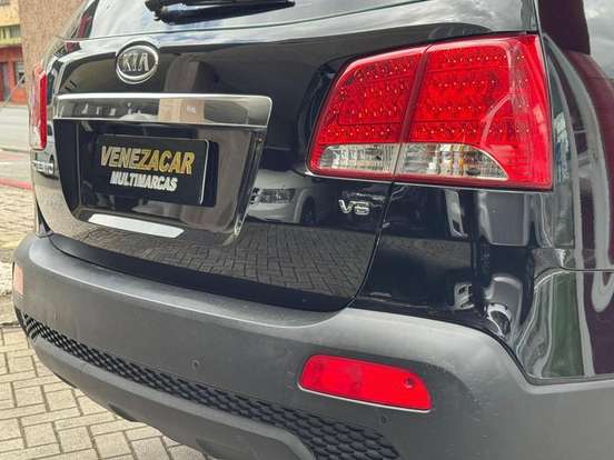 KIA-SORENTO-2011