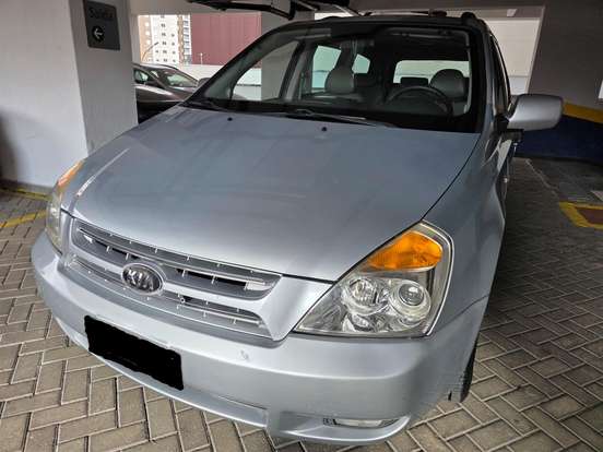 KIA-CARNIVAL-2008