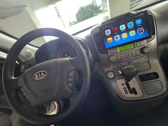 KIA-CARNIVAL-2008
