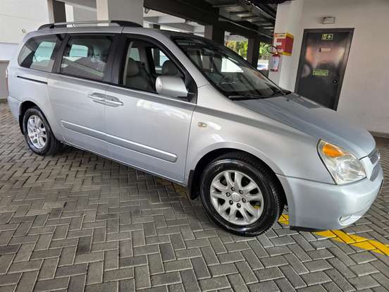KIA-CARNIVAL-2008