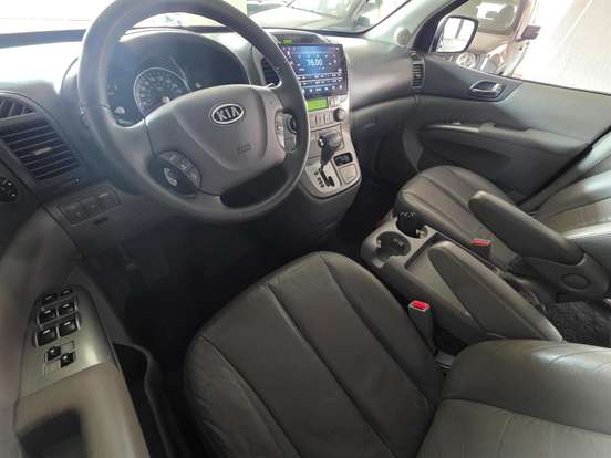 KIA-CARNIVAL-2008