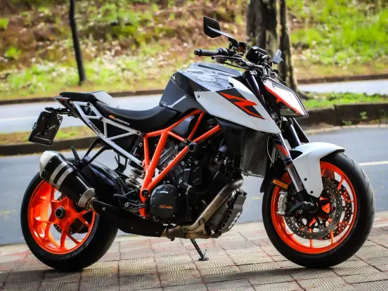 KTM-1290 SUPER DUKE R KTM-1290 SUPER DUKE R-2017