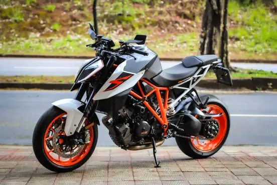 KTM-1290 SUPER DUKE R KTM-1290 SUPER DUKE R-2017