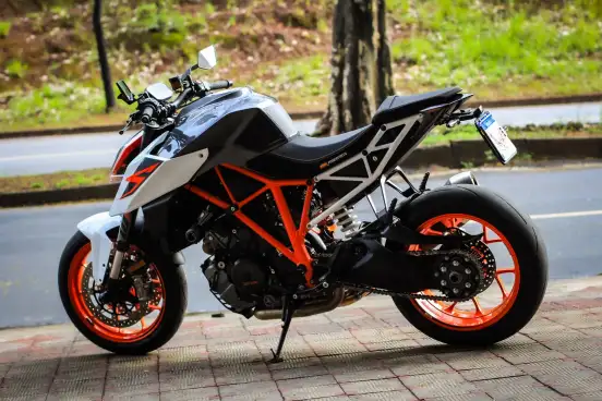 KTM-1290 SUPER DUKE R KTM-1290 SUPER DUKE R-2017