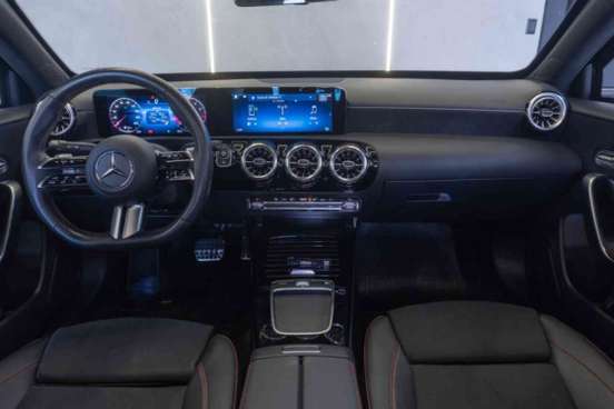 MERCEDES-BENZ-A 200-2023