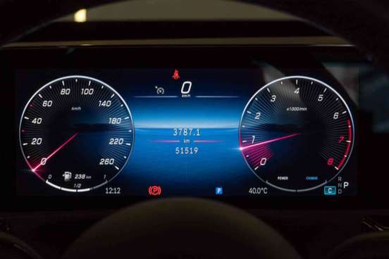 MERCEDES-BENZ-A 200-2023