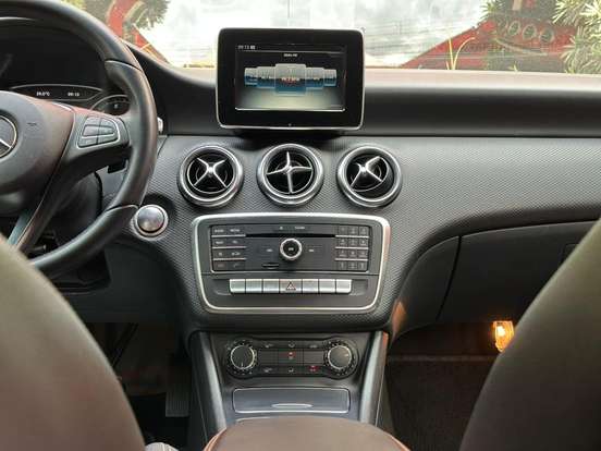 MERCEDES-BENZ-A 200-2016