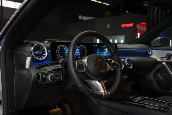 MERCEDES-BENZ-CLA 200-2025