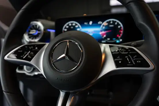 MERCEDES-BENZ-CLA 200-2025