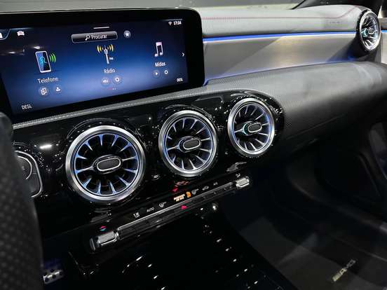 MERCEDES-BENZ-CLA 200-2023