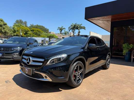MERCEDES-BENZ-GLA 200-2017