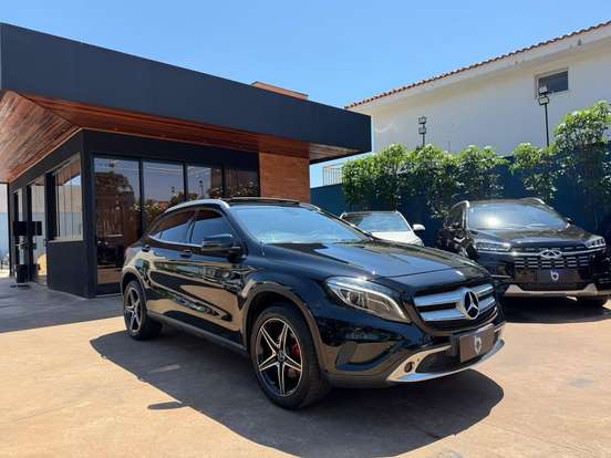 MERCEDES-BENZ-GLA 200-2017
