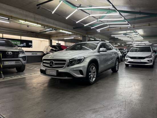 MERCEDES-BENZ-GLA 200-1.6 CGI ADVANCE 16V TURBO FLEX 4P AUTOMÁTICO MERCEDES-BENZ-GLA 200-2015