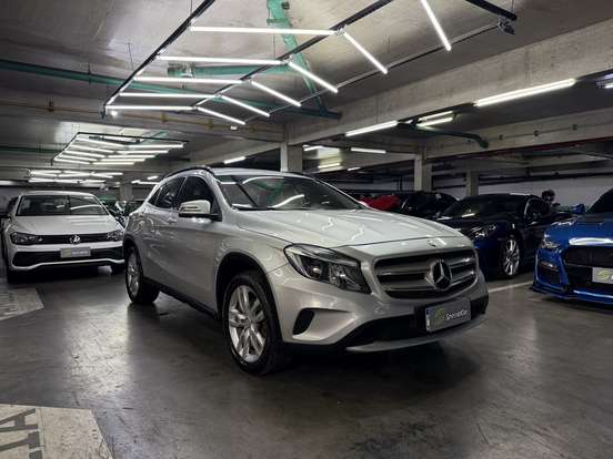 MERCEDES-BENZ-GLA 200-2015