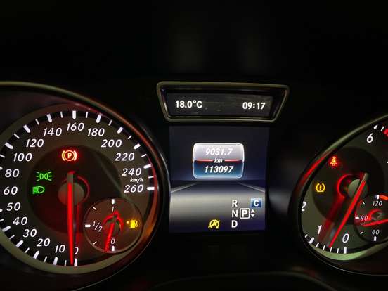 MERCEDES-BENZ-GLA 200-2017