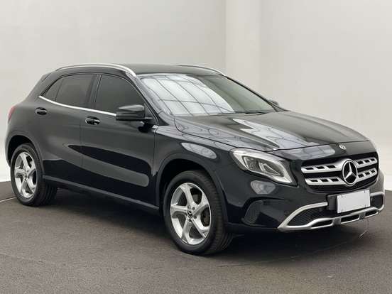 MERCEDES-BENZ-GLA 200-2018