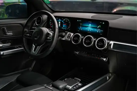 MERCEDES-BENZ-GLB 200-2021