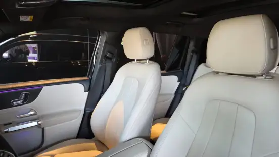 MERCEDES-BENZ-GLB 200-2023