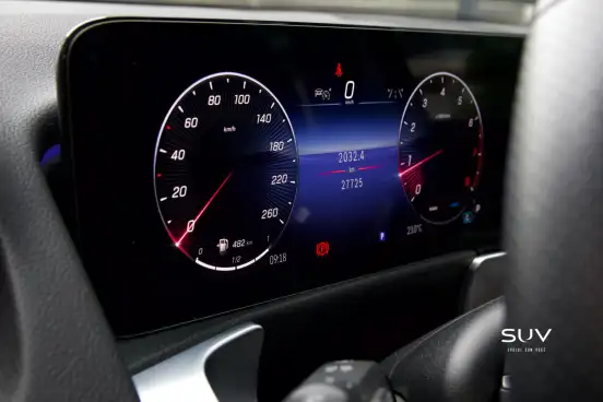 MERCEDES-BENZ-GLB 220-2025