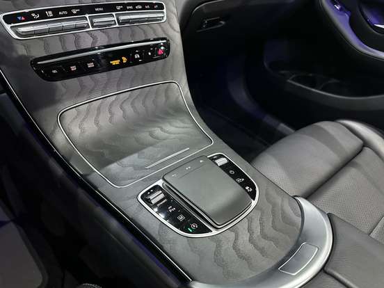 MERCEDES-BENZ-GLC 300-2020
