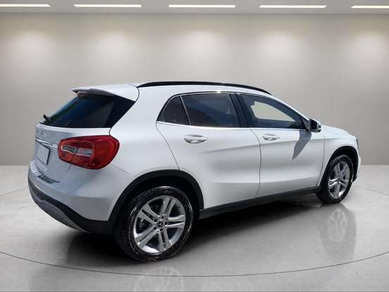 MERCEDES-BENZ-GLA 200-2018