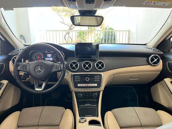 MERCEDES-BENZ-GLA 200-2018