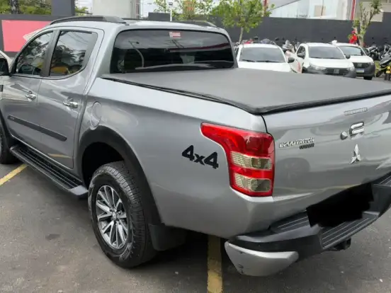 MITSUBISHI-L200 TRITON-2.4 16V TURBO DIESEL OUTDOOR HPE-S CD 4X4 AUTOMÁTICO MITSUBISHI-L200 TRITON-2020