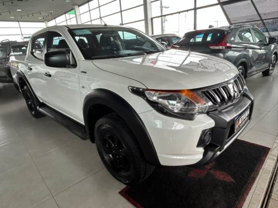 MITSUBISHI L200 TRITON 2.4 16V TURBO DIESEL GLS CD 4X4 AUTOMÁTICO