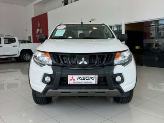 MITSUBISHI-L200 TRITON-2.4 16V TURBO DIESEL OUTDOOR GLS CD 4X4 AUTOMÁTICO MITSUBISHI-L200 TRITON-2024