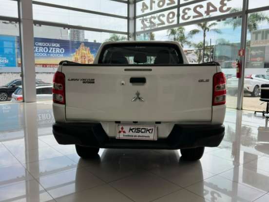 MITSUBISHI-L200 TRITON-2.4 16V TURBO DIESEL OUTDOOR GLS CD 4X4 AUTOMÁTICO MITSUBISHI-L200 TRITON-2024