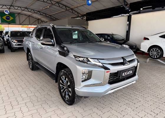 MITSUBISHI L200 TRITON 2.4 16V TURBO DIESEL SPORT HPE CD 4P 4X4 AUTOMÁTICO